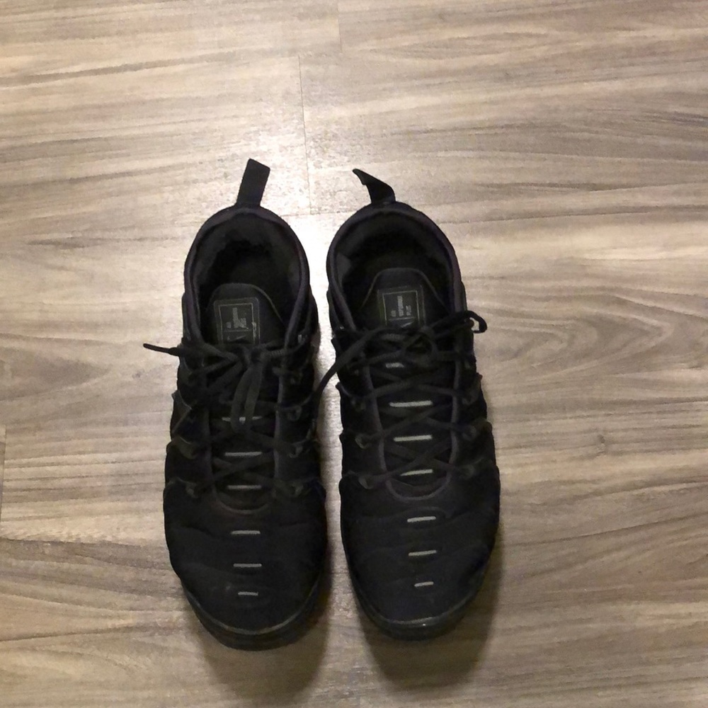 Black nike vapormax